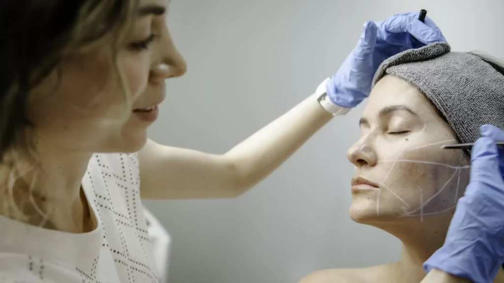 Descubre el Baby Botox, el tratamiento ideal para prevenir arrugas y mantener una piel fresca y natural. En Ohmio, te ofrecemos resultados sutiles y efectivos.